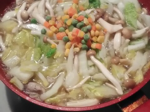 野菜をいっぱい食べるコンソメスープ